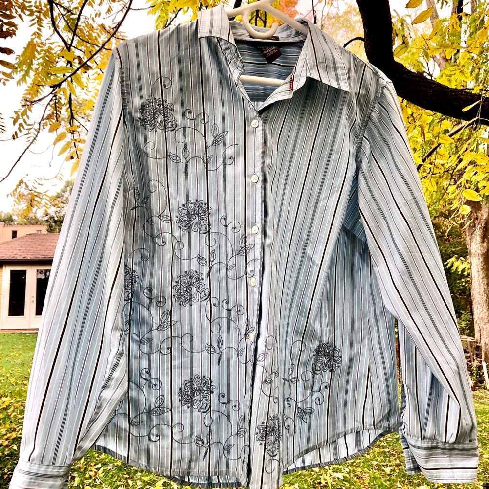 ✨ Beautiful VAN HEUSEN BLUE BLOUSE ✨😍